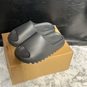 Yeezy slide granit